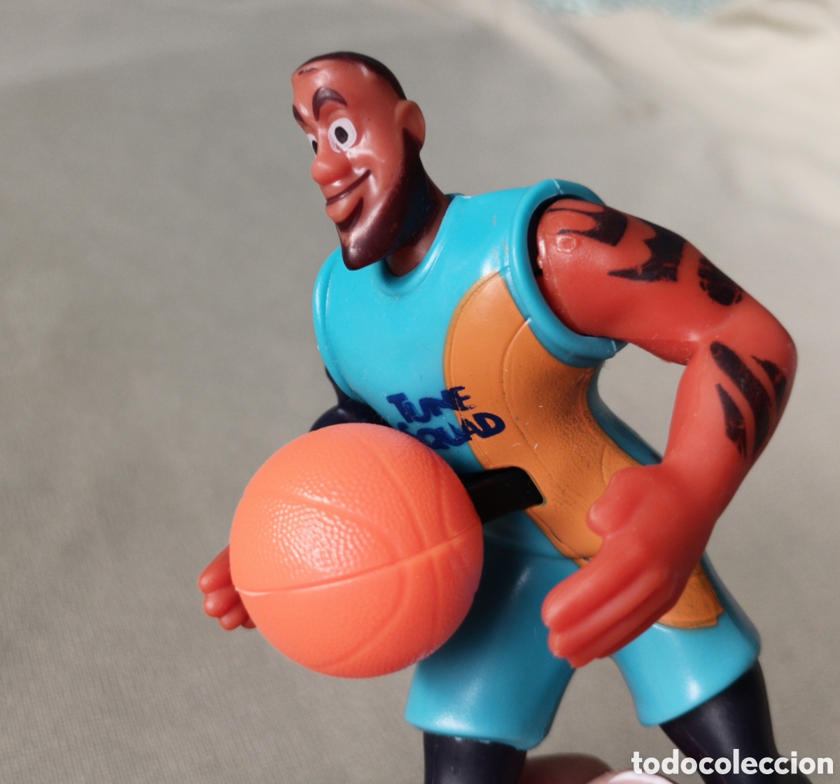 Figuras de goma y PVC: Figura de LeBron James, promo Happy Meal (McDonald's, 2021) Space Jam &rdquo;Nuevas Leyendas&rdquo;. Buen estado