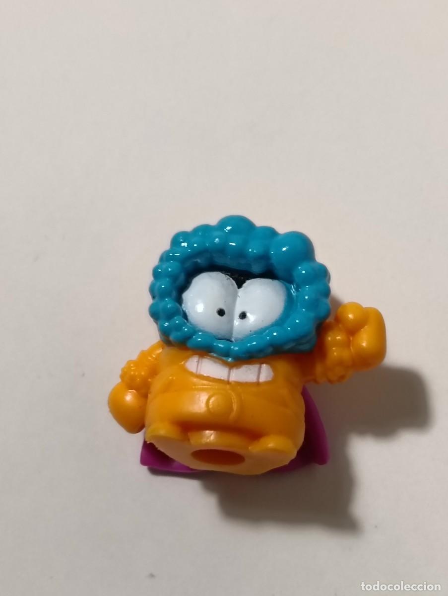 Figuras de goma y PVC: Superthing cool coat 960 serie 12