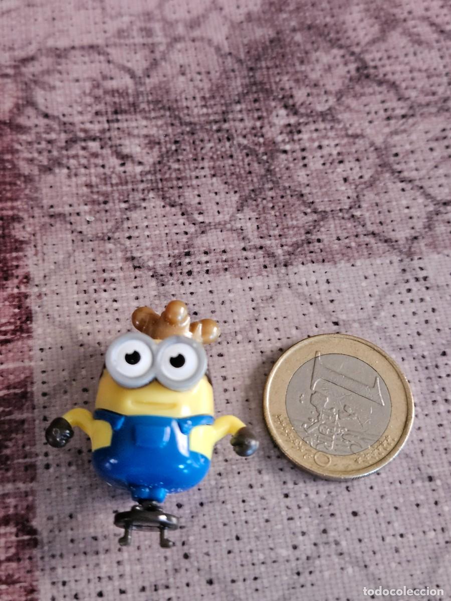 Figuras de goma Kinder: Figura Miniatura Del Minion Bob, Funciona Como Un Tropo Para Girar Obsequio Huevo Kinder.