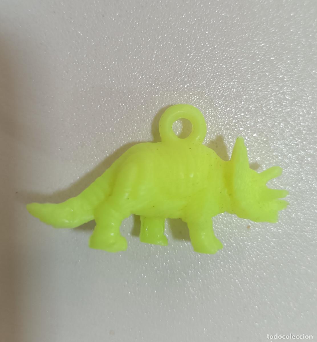 Figuras de goma y PVC: COLGANTE GREFUSA comansi JURASSIC PARK PARQUE JURASICO PREMIUM DUNKIN DUNKY FIGURA color triceratops