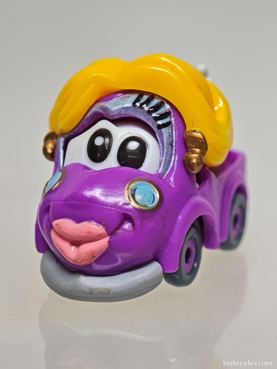 Figuras de goma y PVC: FIGURA K8NDER FERRERO FAMILIA VOLLGAS COCHE