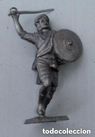Figuras de goma y PVC: Dunkin o phoskitos - Escoc&eacute;s highlander - a&ntilde;os 80 GRIS