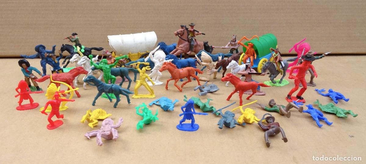 Figure di Gomma e PVC: LOTE DE FIGURAS OESTE con carretas ,reamsa, montaplex pipero, kiosko......