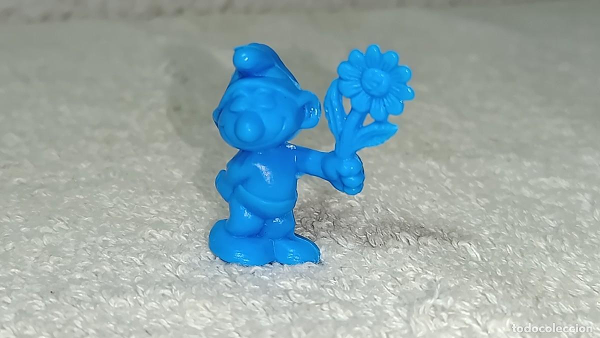 Figuras de goma y PVC: DUNKIN PHOSKITOS : ANTIGUA FIGURA DE LOS PITUFOS THE SMURFS PITUFO CON FLOR PEYO A&Ntilde;OS 80