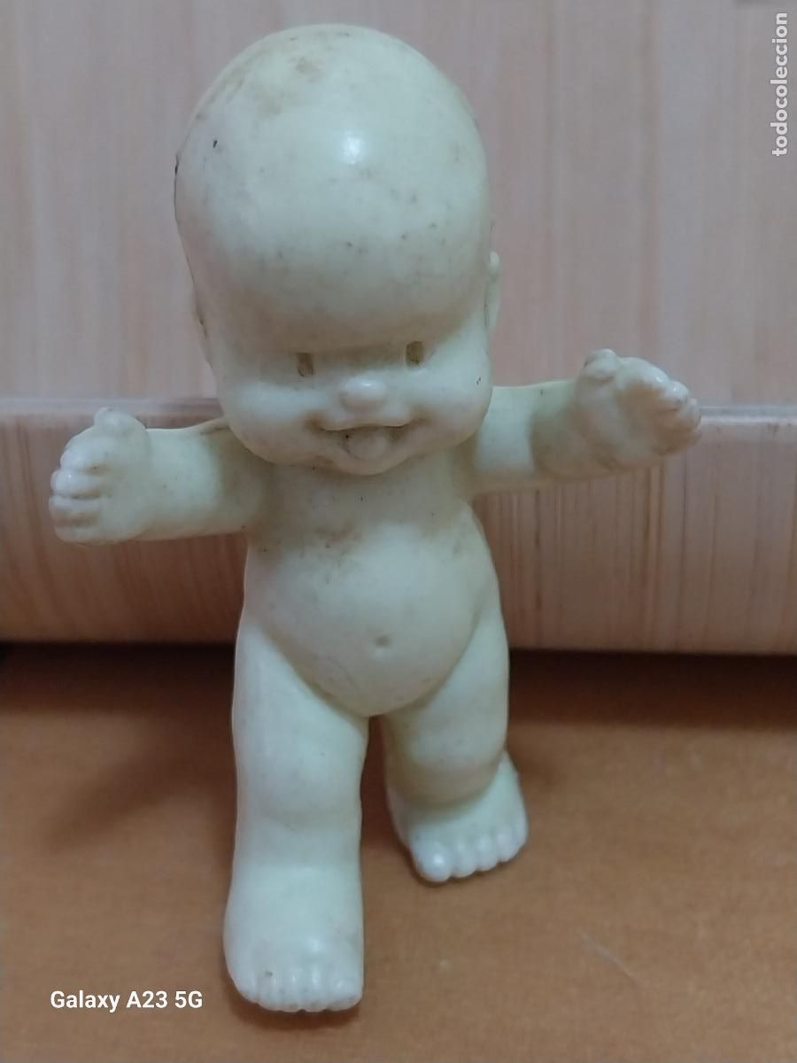 Figuras de goma y PVC: BEBE A&Ntilde;OS 90 FIGURA GOMA PVC BRAZOS ABIERTOS 5CMS ALTO JUGADO