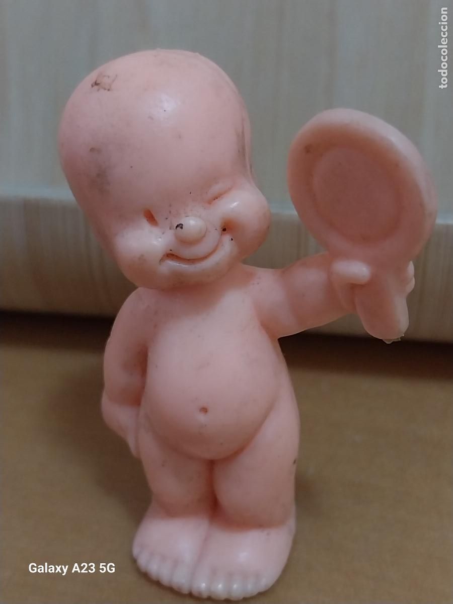Figuras de goma y PVC: BEBE A&Ntilde;OS 90 FIGURA GOMA PVC ESPEJO 5 CMS ALTO JUGADO