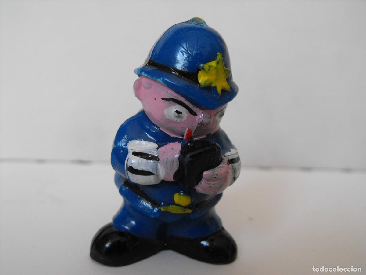 Figuras de Borracha e PVC: Figura de policia ingl&eacute;s.