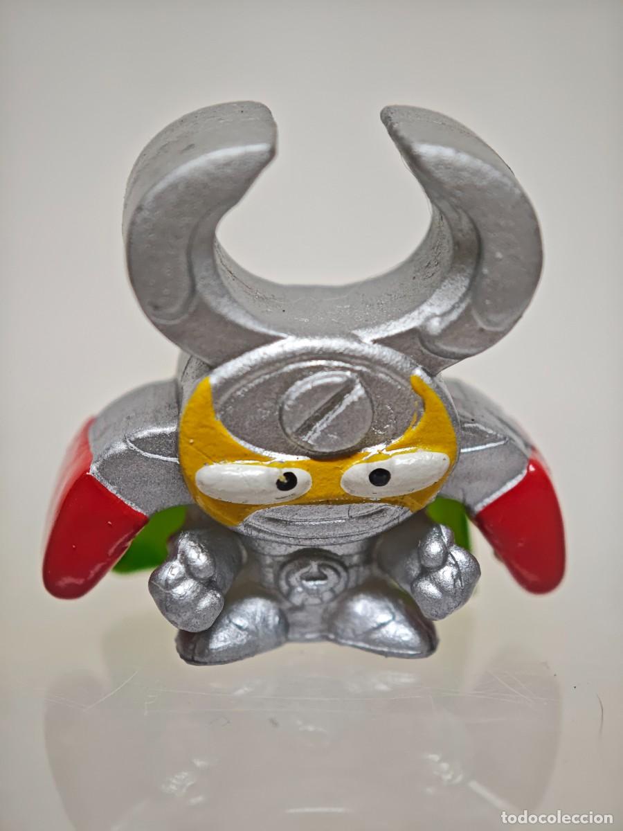 Figuras de goma y PVC: MU&Ntilde;ECO FIGURA SUPERZINGS PLATEADO 320