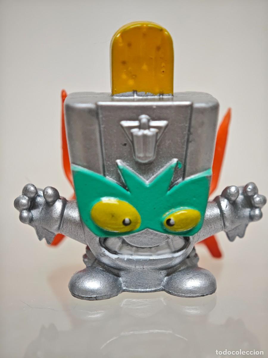 Figuras de goma y PVC: MU&Ntilde;ECO FIGURA SUPERZINGS PLATEADO 255