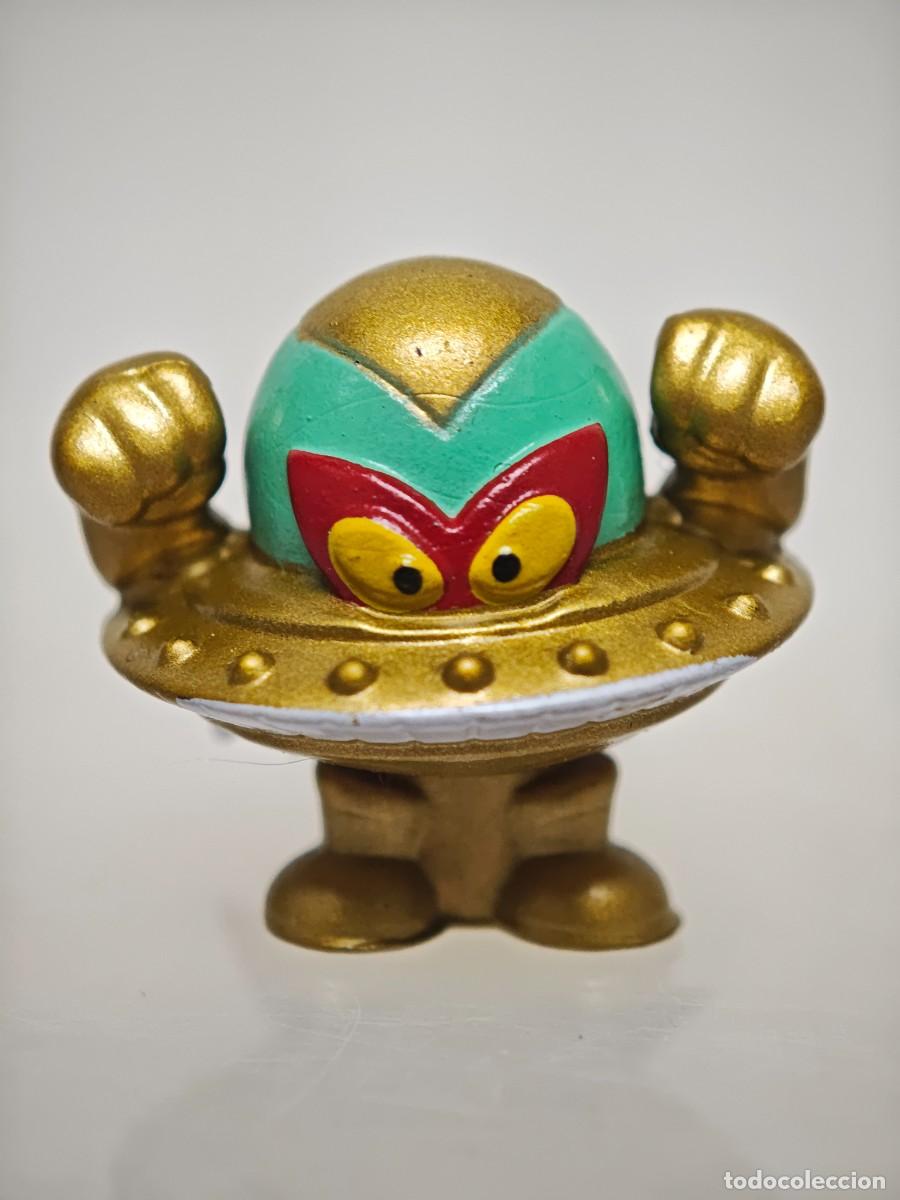 Figuras de goma y PVC: MU&Ntilde;ECO FIGURA SUPERZINGS DORADO 334