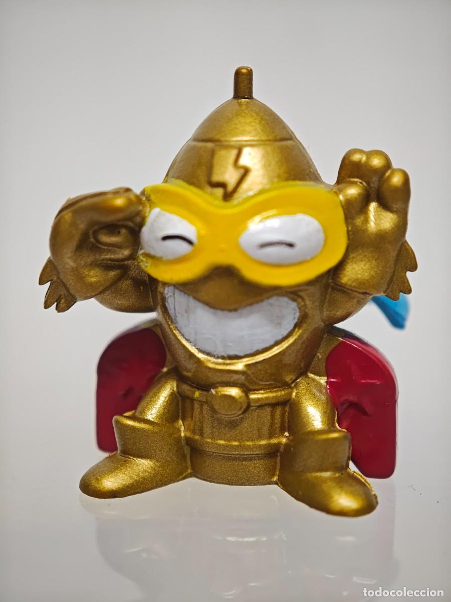 Figuras de goma y PVC: MU&Ntilde;ECO FIGURA SUPERZINGS DORADO SERIE 5