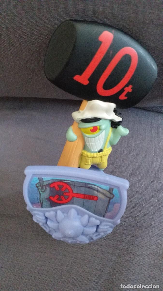 Figuras de goma y PVC: Figura de goma, Plankton, de Macdonals. Bob esponja. Barco pirata