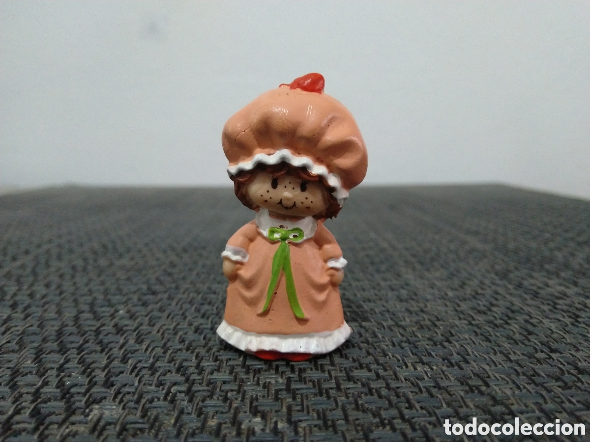 Figuras de goma y PVC: FIGURA DE PVC DE LA MU&Ntilde;ECA TARTA DE FRESA - STRAWBERRY SHORTCAKE - AGC1982 CON VESTIDO