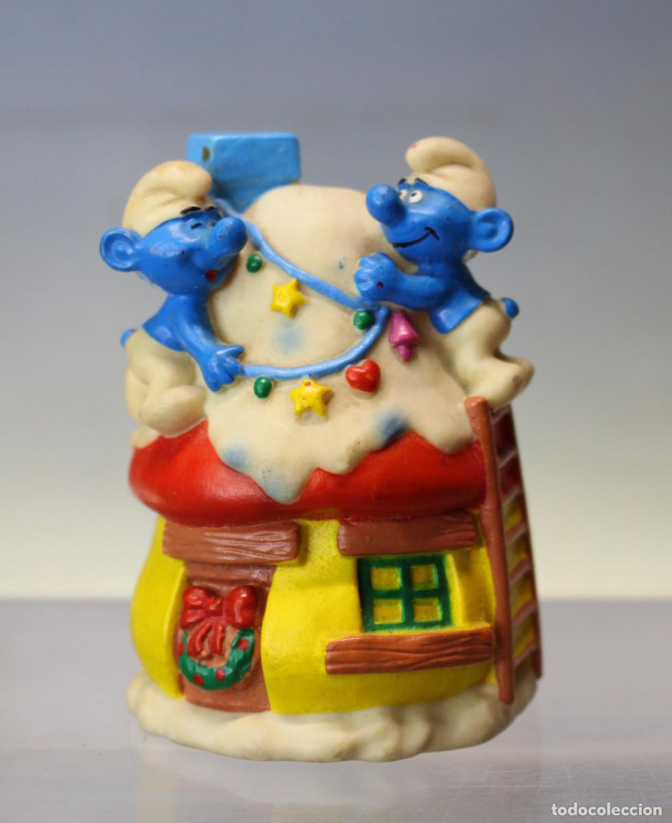 Figuras de goma y PVC: Figura PVC, goma: Casita decoraci&oacute;n luces navidad Los Pitufos. Peyo, 1997.
