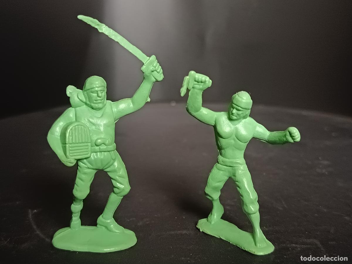Figuras de goma y PVC: Lote de 2 PIRATAS soldaditos PVC Monocroma. Corsario, Bucaneros.