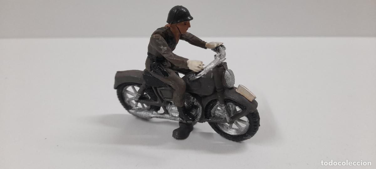 Figuras de goma y PVC: MOTORISTA - DESFILE DE LA VITORIA . REALIZADO POR TEIXIDO . ORIGINAL A&Ntilde;OS 60