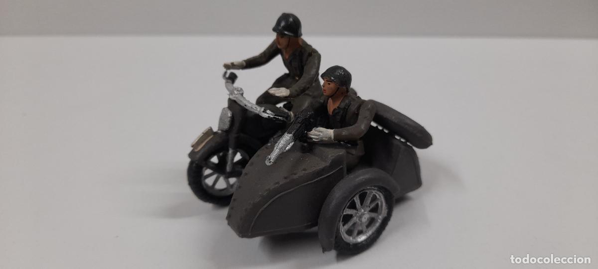 Figuras de goma y PVC: SIDECAR CON SOLDADOS - DESFILE DE LA VITORIA . REALIZADO POR TEIXIDO . ORIGINAL A&Ntilde;OS 60