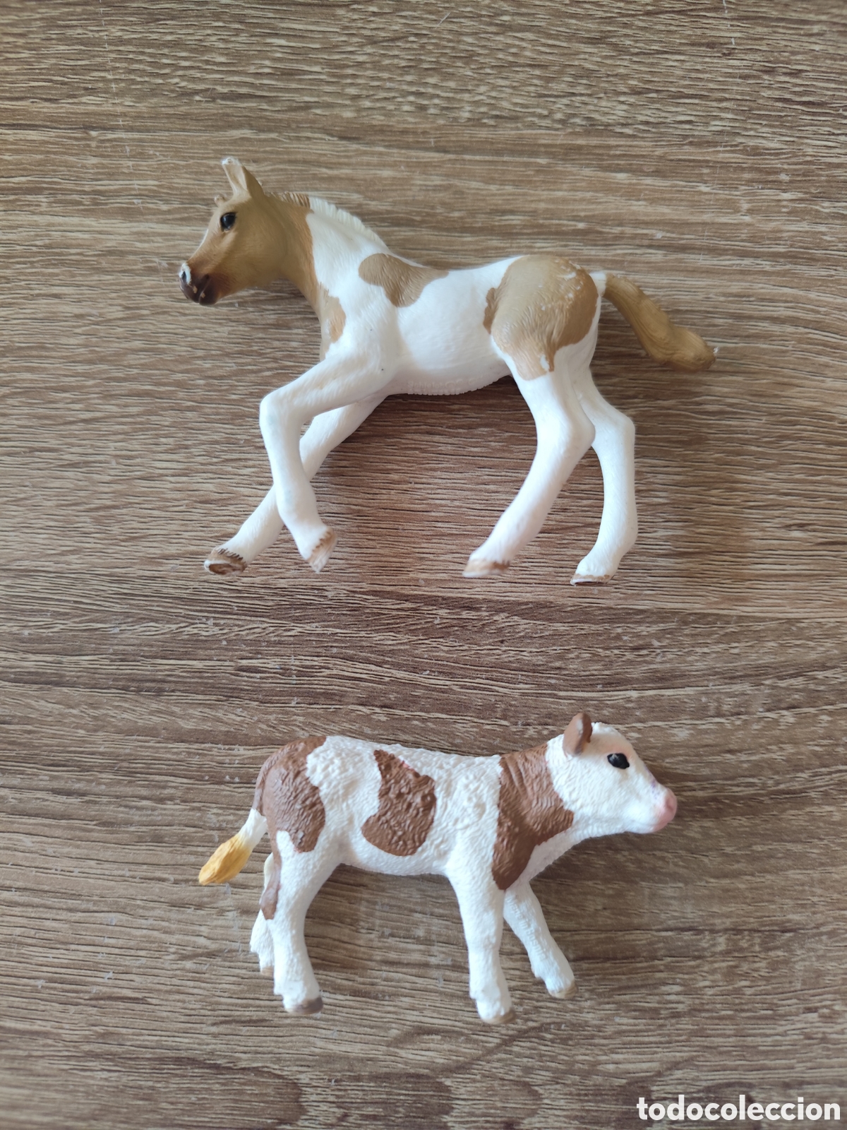Figuras de goma y PVC: 2 figuras de animales de la marca Schleich caballo y ternero, precio por las dos