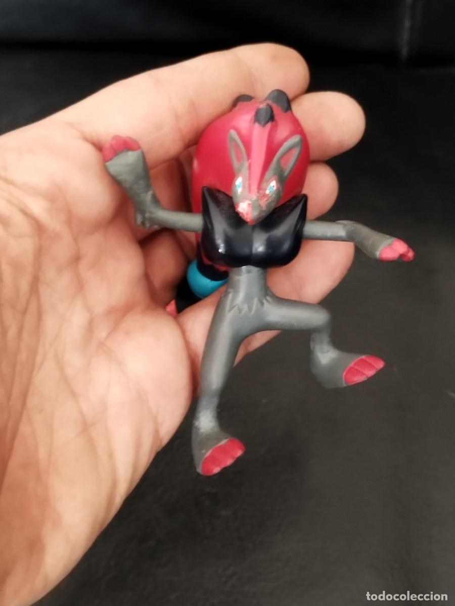 Figuras de goma y PVC: Figura de Zoroark de Pok&eacute;mon. MacDonalds 2011.