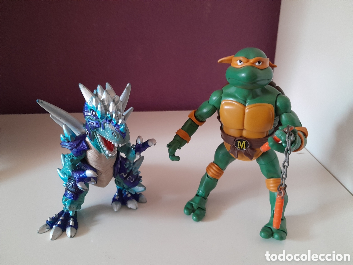 Figuras de goma y PVC: -Figura Articuladas.Michelangelo y Dinofroz.