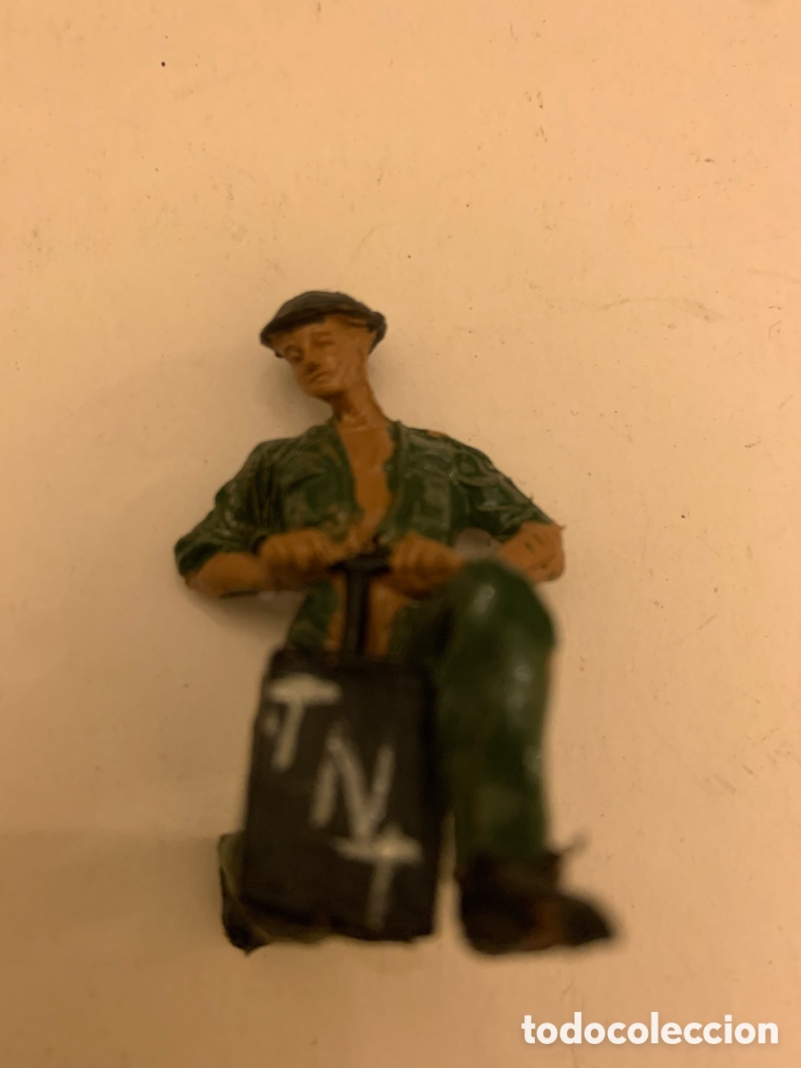 Figuras de goma y PVC: PRISIONERO DINAMITERO EL PUENTE SOBRE EL R&Iacute;O KWAI. JECSAN/PUCHOL.