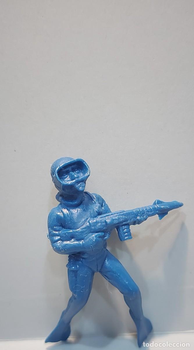 Figuras de goma y PVC: BUZO SUBMARINISTA FIGURA PLASTICO A&Ntilde;OS 60-70