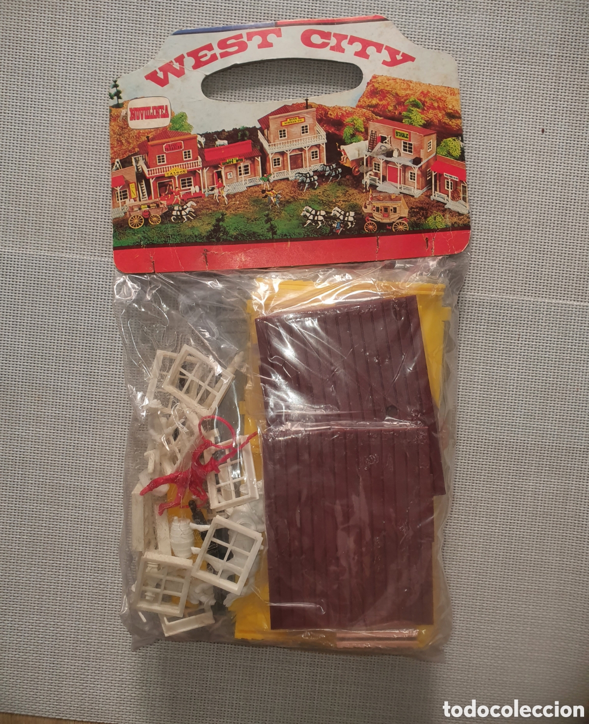 Figuras de goma y PVC: West City, Antiguo blister de Comansi Novolinea, Bank Norman CO, totalmente nuevo