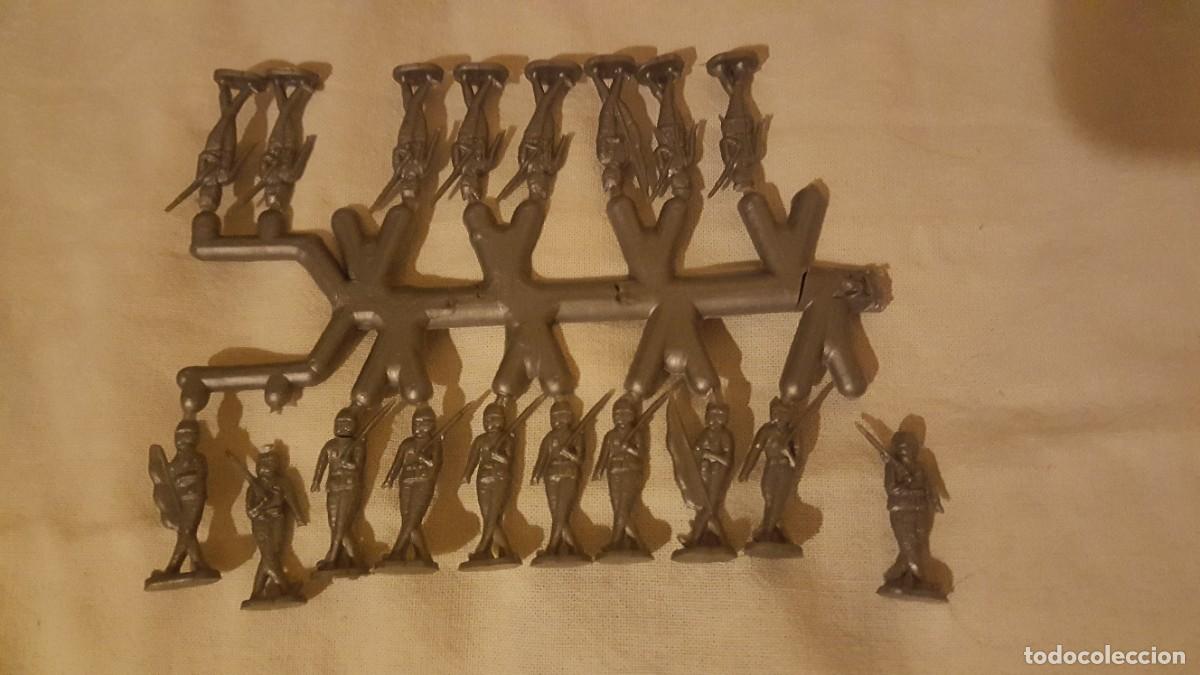 Figuras de goma y PVC: Colada figuras soldados/soldaditos de goma/pl&aacute;stico/pvc. Montaplex?