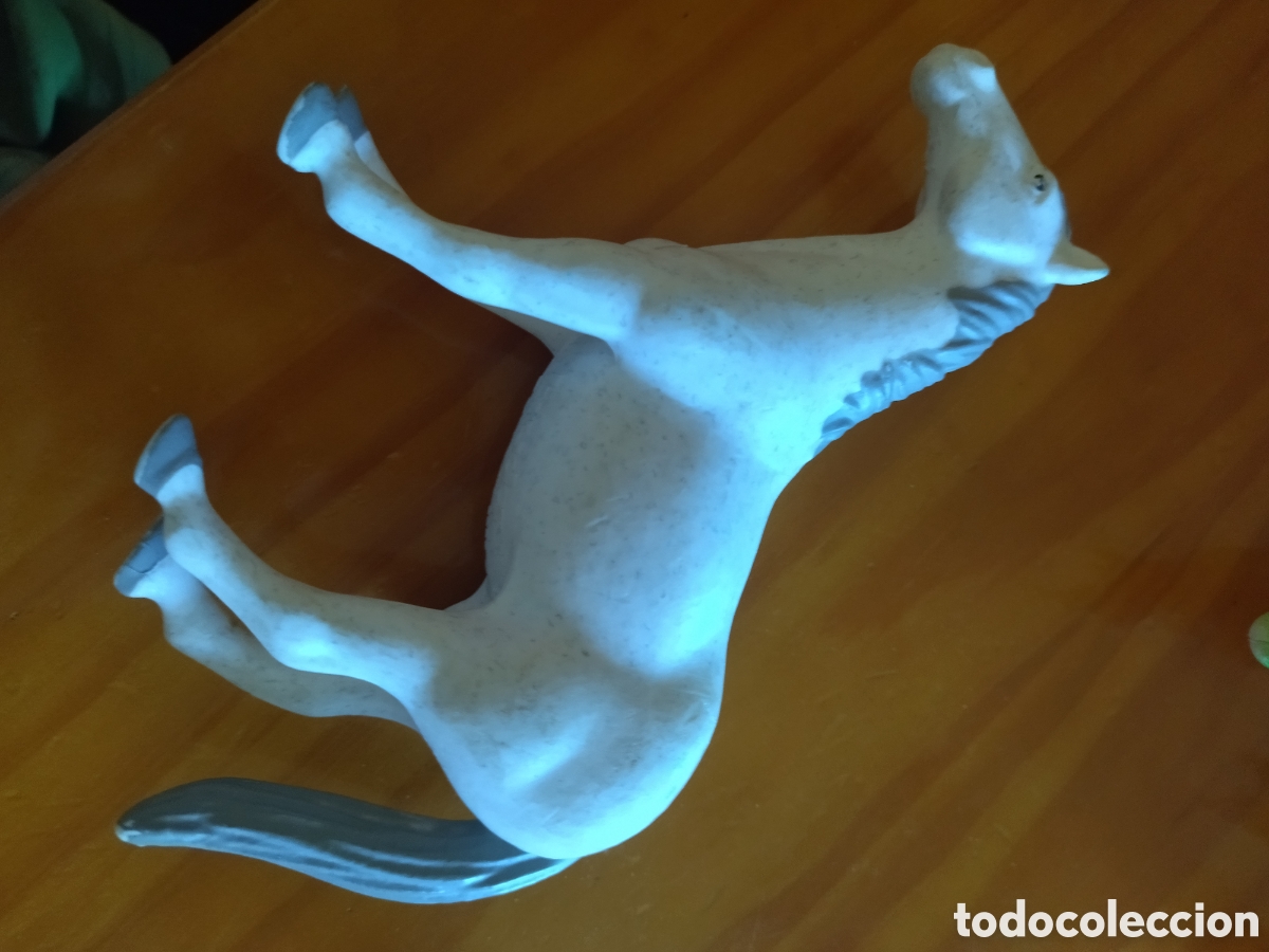 Figuras de goma y PVC: Caballo Bruder. 2008. Madre in Germany.