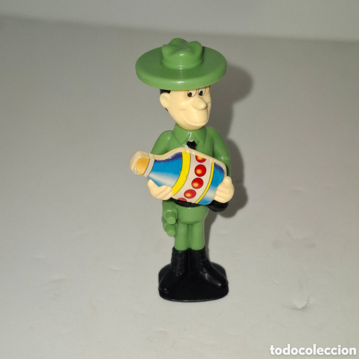 Figuras de goma Kinder: GUARDABOSQUES SMITH PERSONAJE DEL OSO YOGI FIGURA PROMOCIONAL DESMONTABLE KINDER SORPRESA FERRERO