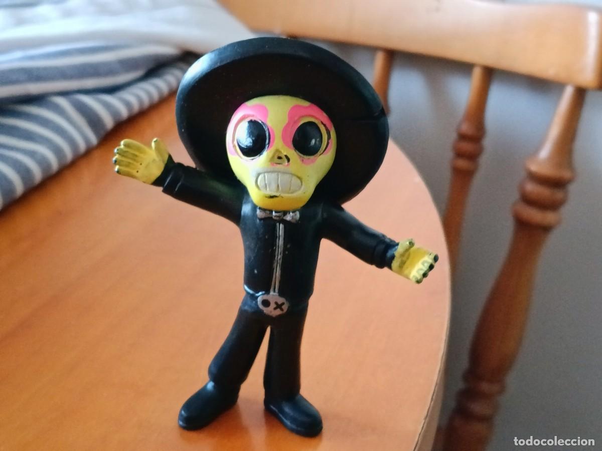 Figuras de goma y PVC: Figura esqueleto mexicano. Fantasma. Marca desconocida. Le falta el guitarr&oacute;n