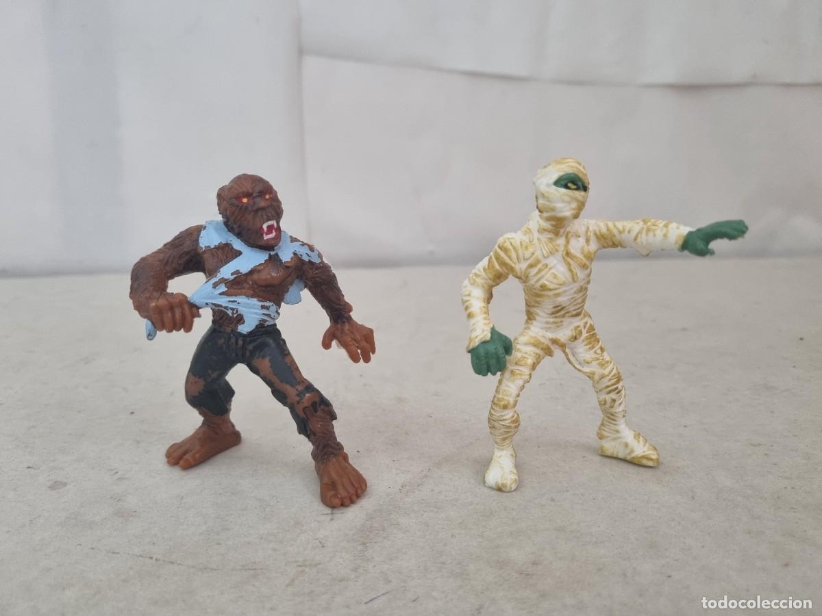Figuras de goma y PVC: Lote de dos figuras Momia y Hombre Lobo