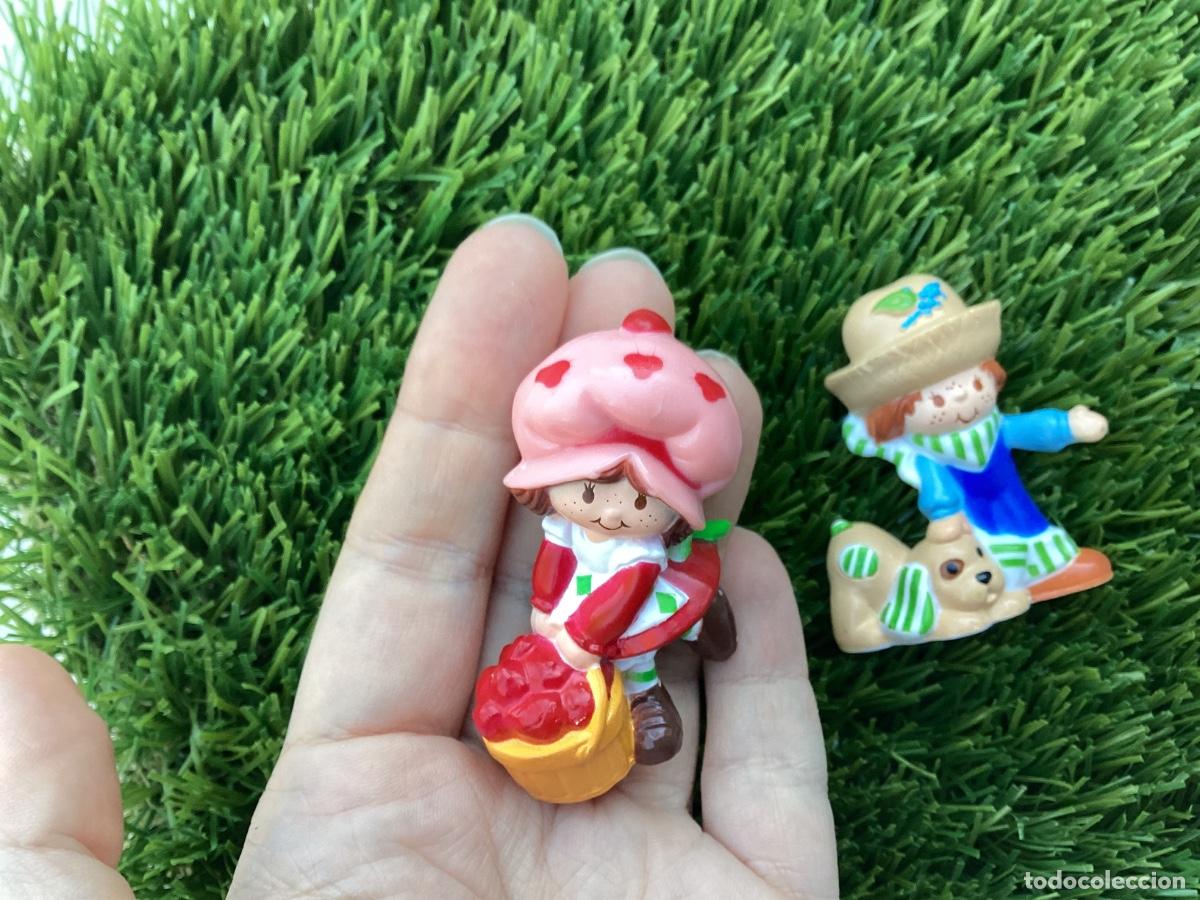 Figuras de goma y PVC: Strawberry Shortcake y Huckleberry Shortcake. Lote de 2 figuras. Tarta de Fresa. Buen estado.
