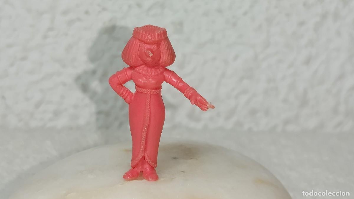 Figuras de goma y PVC: DUNKIN : ANTIGUA FIGURA DE ASTERIX Y OBELIX - NEFERTITI - DARGAUD A&Ntilde;OS 70