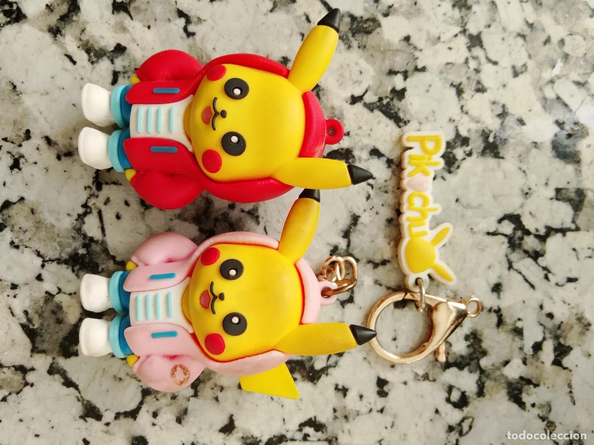 Figuras de goma y PVC: Lote de 2 mu&ntilde;ecos y 1 llavero Pikachu