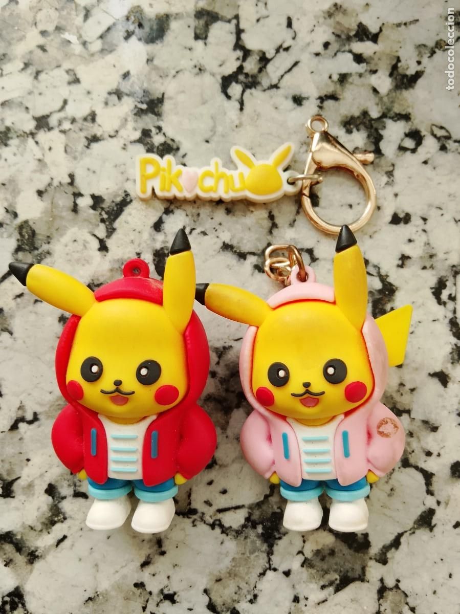 Figuras de goma y PVC: Lote de 2 mu&ntilde;ecos y 1 llavero Pikachu