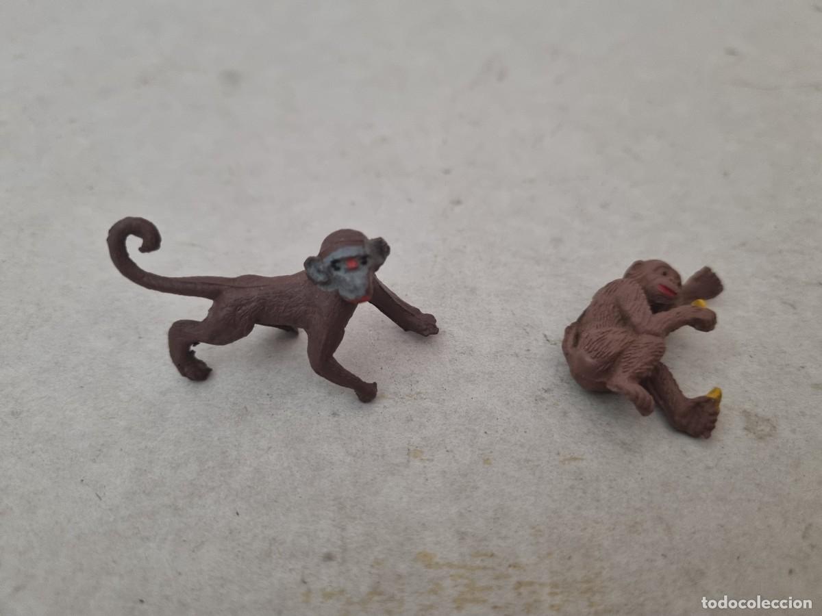 Figuras de goma y PVC: Lote 2 monos o chimpances en goma Le tipo pech, lafredo, jecsan etc etc