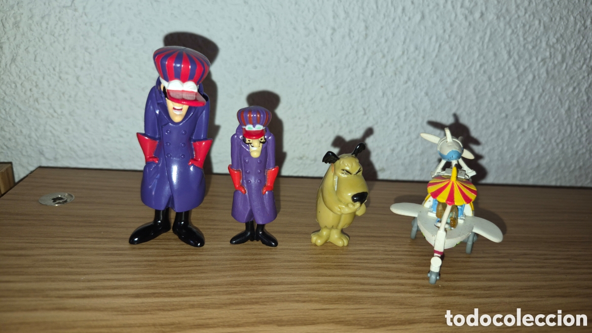 Figuras de goma y PVC: Lote de 4 figuras de Autos Locos. Muttley y Dick Dastardly. Piernodoyuna y Risitas.