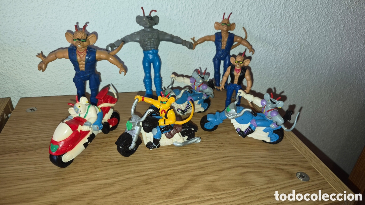Figuras de goma y PVC: Lote de 8 figuras de Pvc Motoratones a&ntilde;os 80. 4 motos con figura y 4 figuras