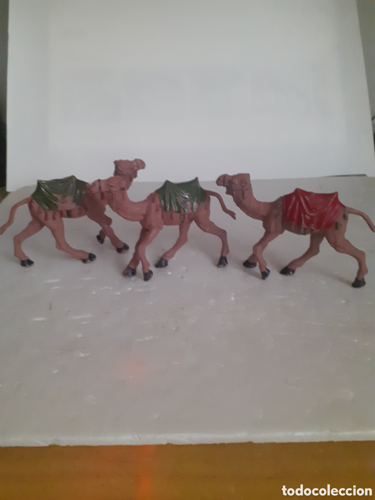 Figuras de goma y PVC: LOTE TRES CAMELLOS EN GOMA.SERIE LAWRENCE ARABIA REAMSA,PECH,JECSAN