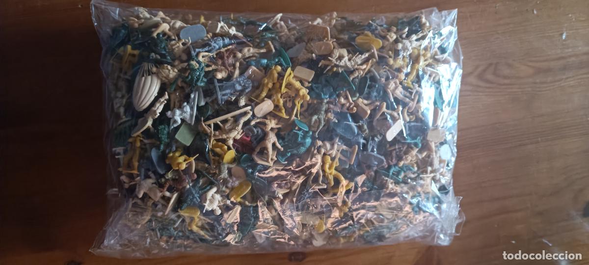 Figuras de goma y PVC: MEGA LOTE DE SOLDADITOS MONTAPLEX LOS DE LA FOTO.