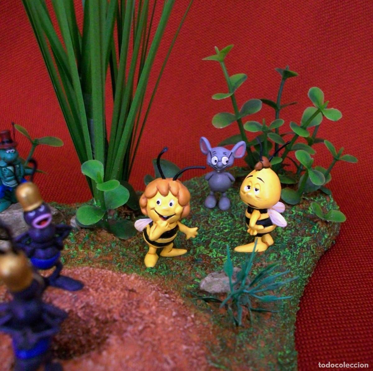 Figuras de goma y PVC: ABEJA MAYA / DUNKIN DE LUXE / POLICROMADAS / DIORAMA