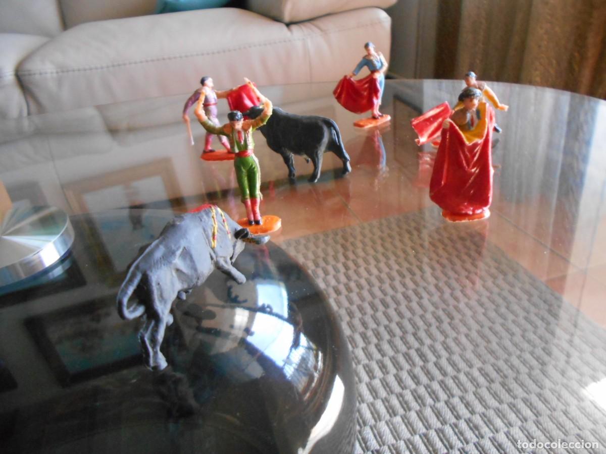 Figuras de goma y PVC: 13 soldaditos toreros de plastico - Foto 3