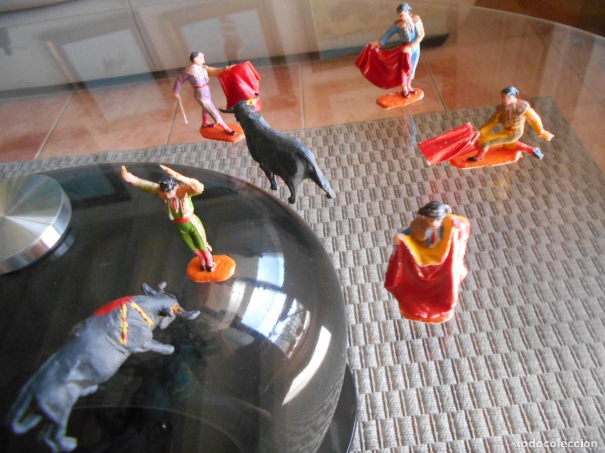 Figuras de goma y PVC: 13 soldaditos toreros de plastico - Foto 4