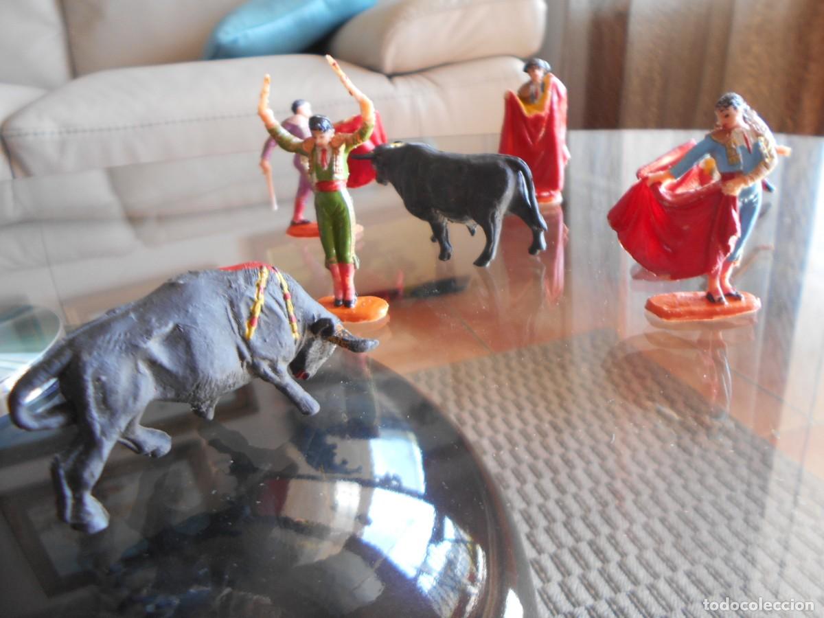 Figuras de goma y PVC: 13 soldaditos toreros de plastico - Foto 5