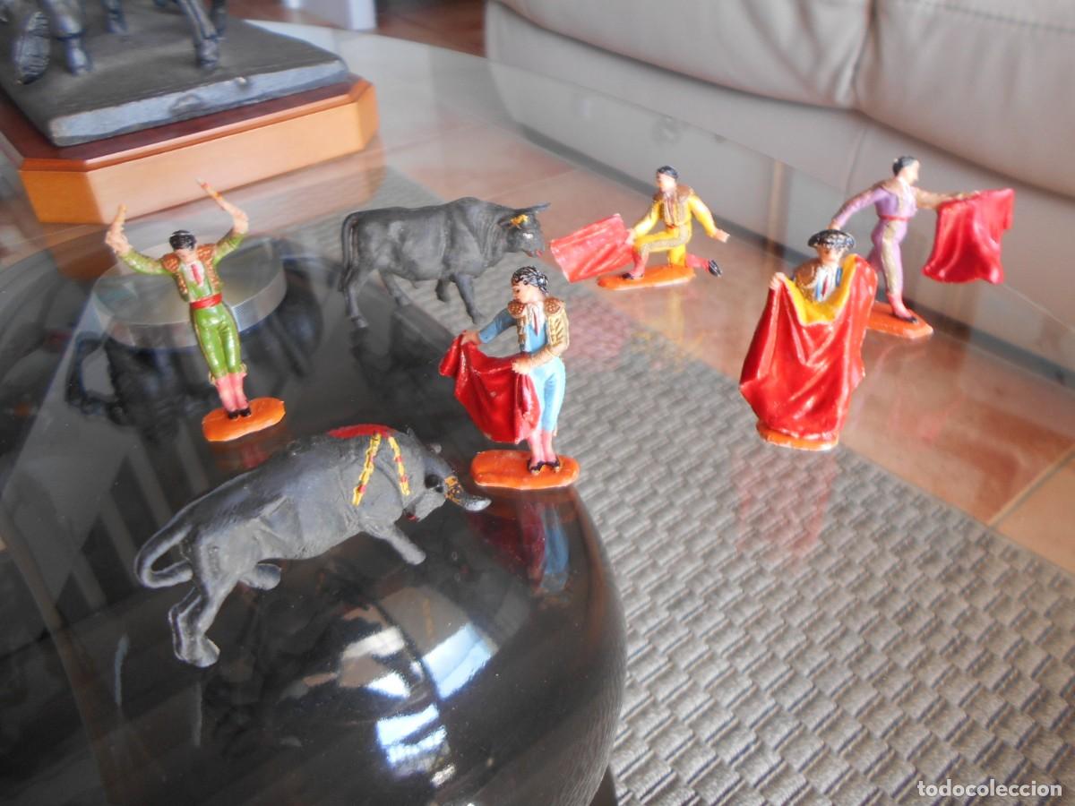 Figuras de goma y PVC: 13 soldaditos toreros de plastico - Foto 6