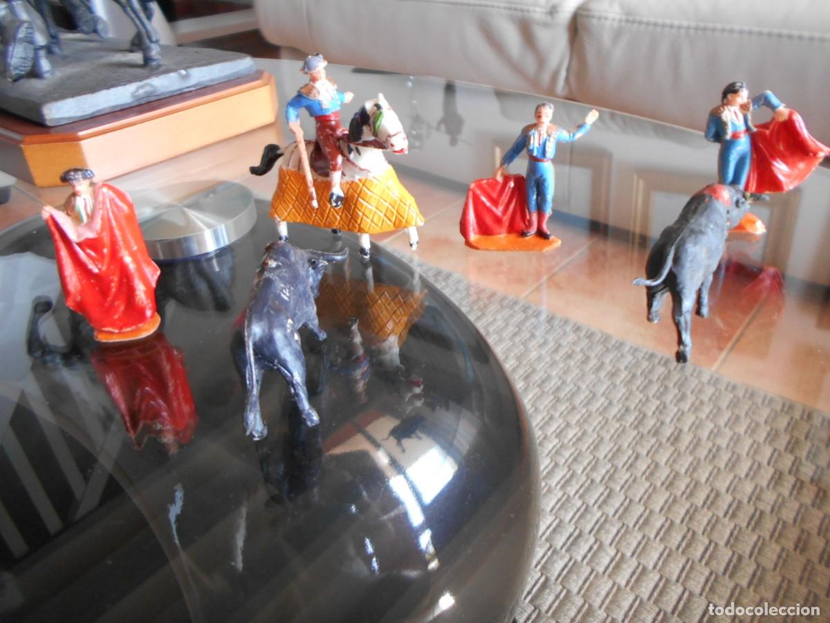 Figuras de goma y PVC: 13 soldaditos toreros de plastico - Foto 9