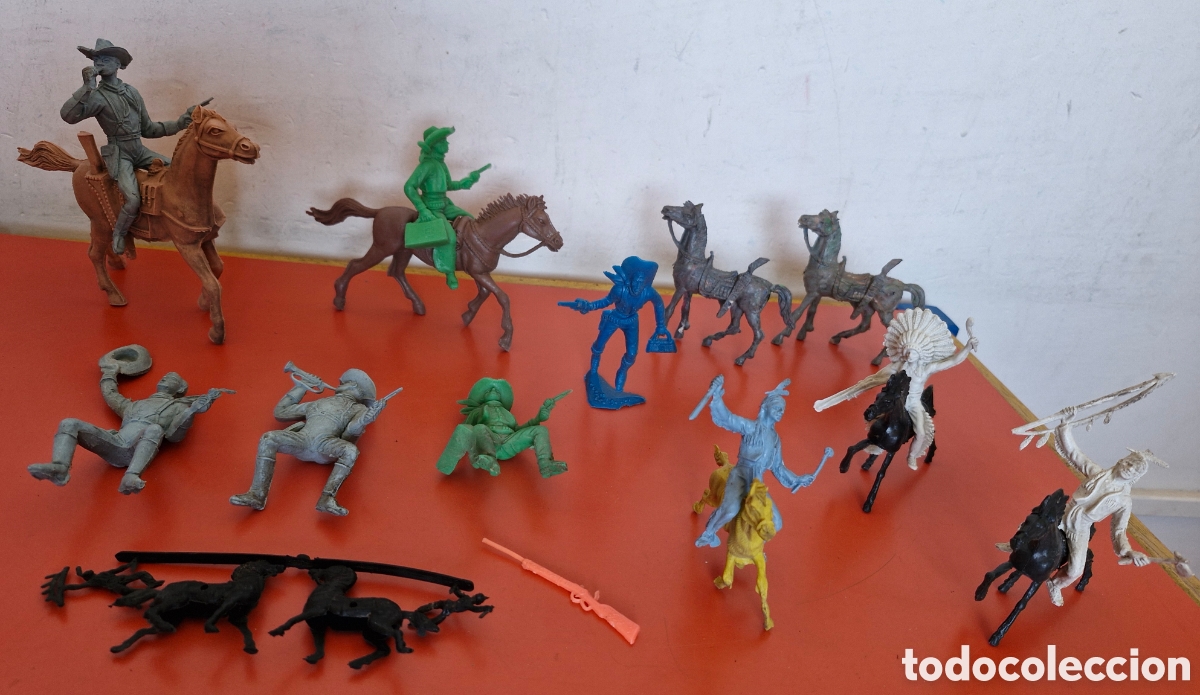 Figuras de goma y PVC: LOTE DE VAQUEROS,INDIOS Y CABALLOS OESTE.REIGON,JECSAN,COMANSI 70'S.NUEVOS.
