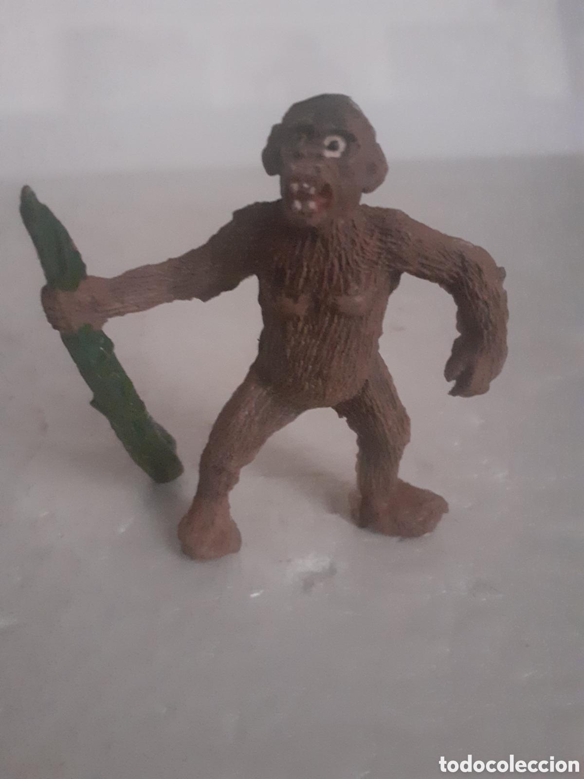 Figuras de goma y PVC: FIGURA GORILA MONO CON RAMA EN GOMA DE GAMA,REAMSA,PECH.