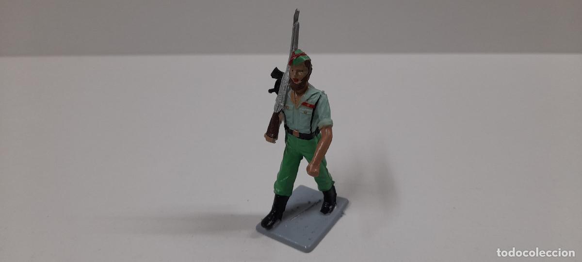 Figuras de goma y PVC: SOLDADO EN DESFILE - LEGIONARIOS . REALIZADO POR SOLDIS / GOMARSA . ORIGINAL A&Ntilde;OS 70